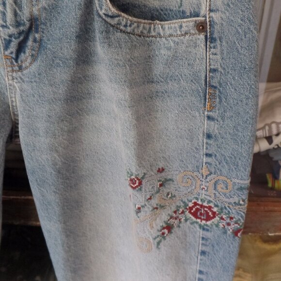 Urban Outfitters BDG Kayla Embroidered Jean Size 33 NWOT - Picture 8 of 11